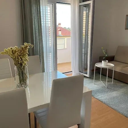 Branka Kustura * Хвар