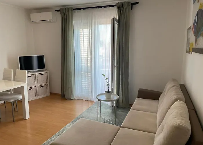 Branka Kustura * Hvar Town